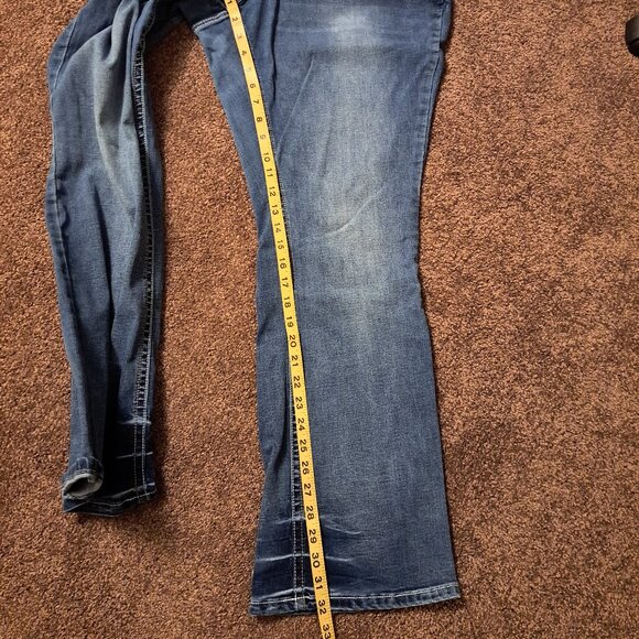 EST.1946 Denim Contemporary Distressed Embroidered Pocket Jeans W/Riveting Detai - Picture 8 of 8